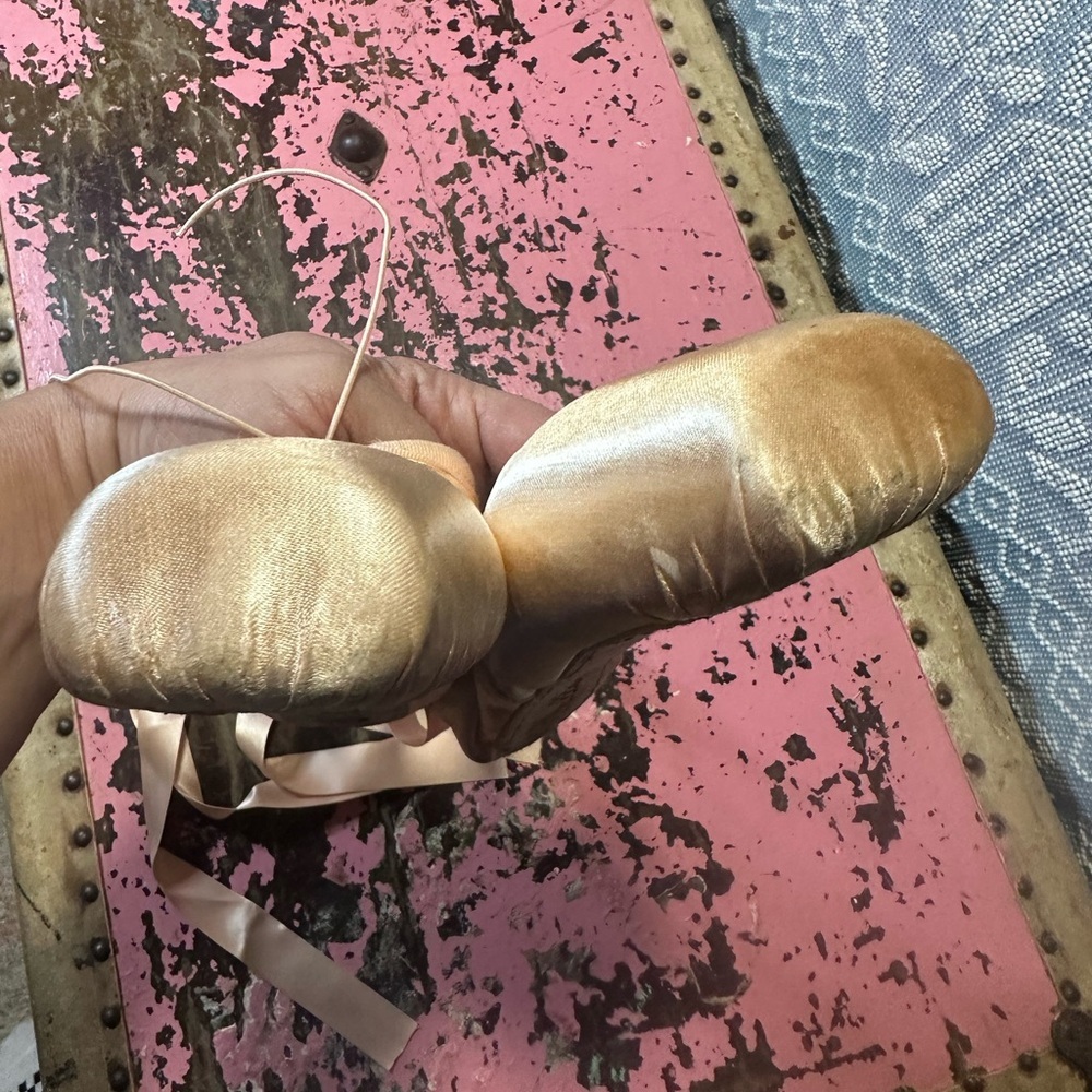 TIEJIAN Pointe ballet shoe women’s Teen size 41 (9.5-10.5) - Picture 6 of 8